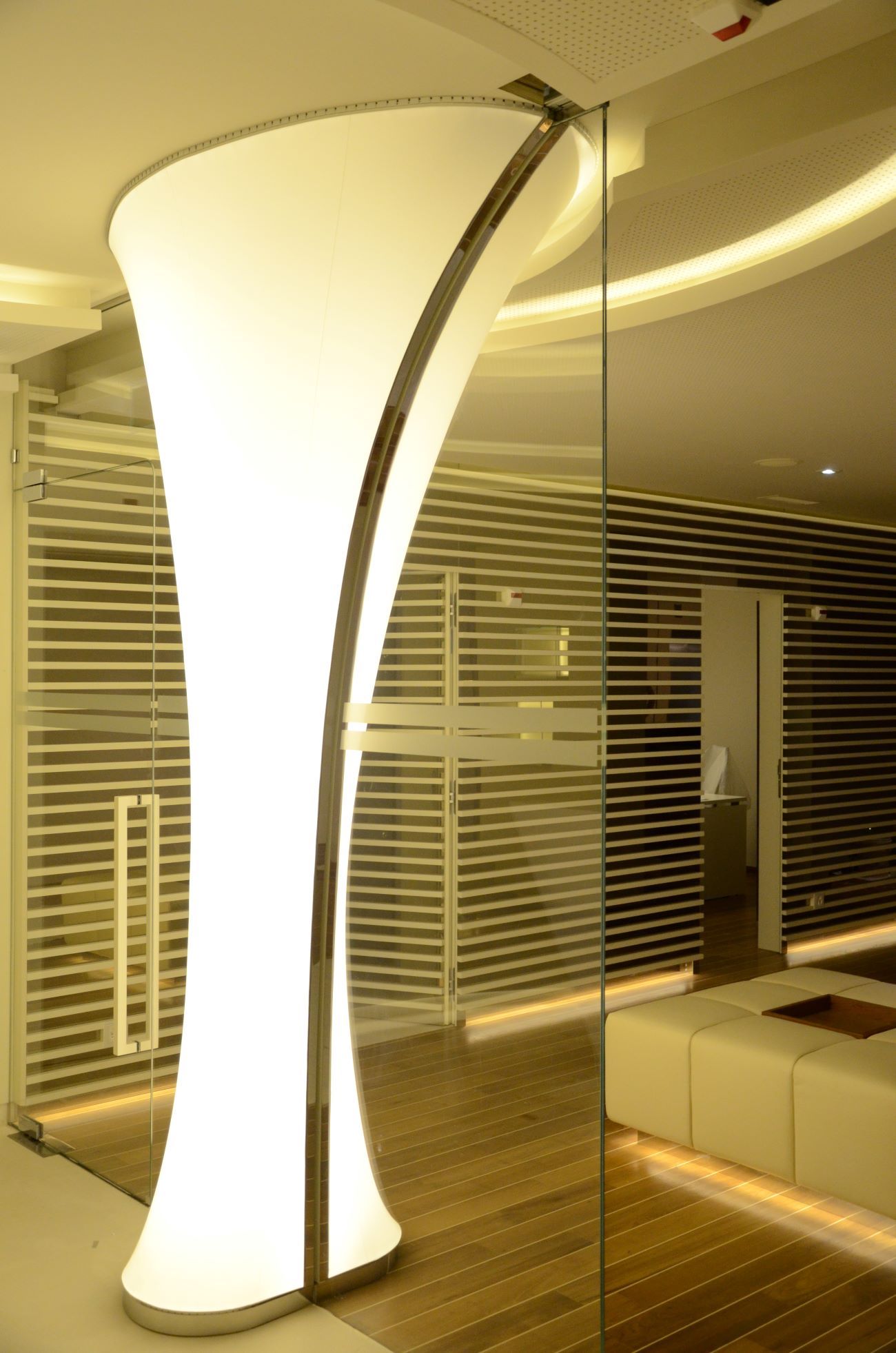 Lugano Telo teso colonna luminosa